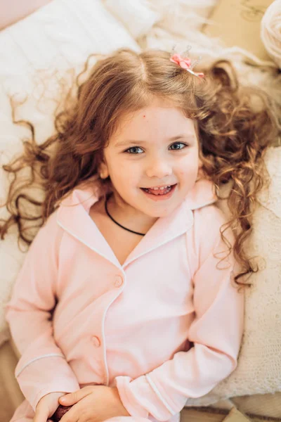 Little girl in pink dress — Stock Photo, Image