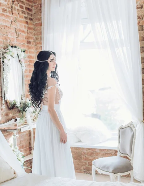 Gelinlik genç kadın