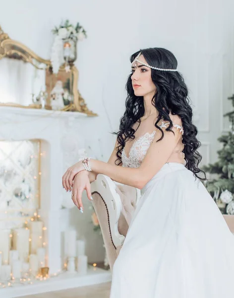 Young woman in wedding dress — Stock Photo, Image