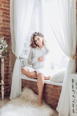 makyaj ile güzel bir hamile kadın 