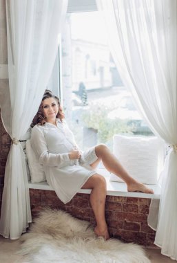 makyaj ile güzel bir hamile kadın 