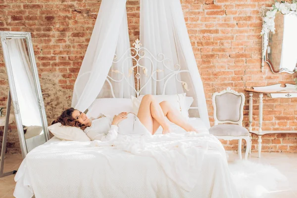 makyaj ile güzel bir hamile kadın 