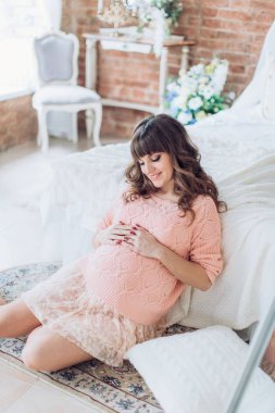 Güzel hamile kadın. 