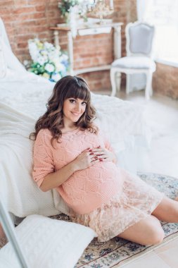 Güzel hamile kadın. 