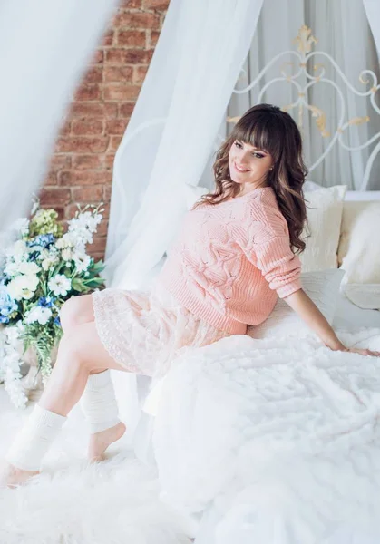 Güzel hamile kadın. 