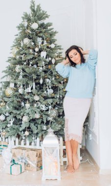 genç kadın ben Noel iç,