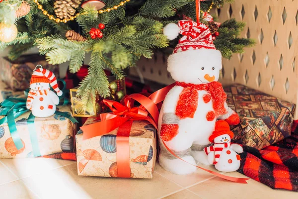 Christmas tree and Christmas decorations — Stock Photo, Image