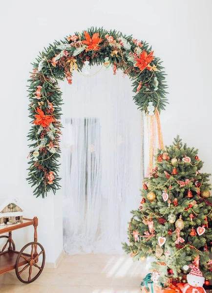 Choinka i dekoracje świąteczne — Zdjęcie stockowe