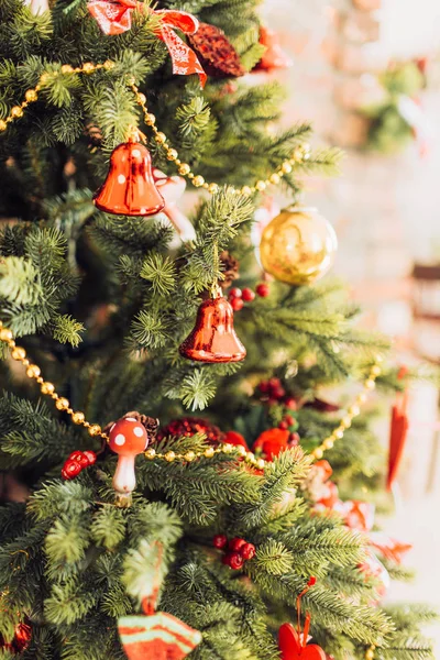 Albero di Natale e decorazioni natalizie — Foto Stock