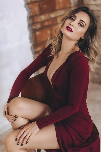 A smink vörös ruhás nő — Stock Fotó
