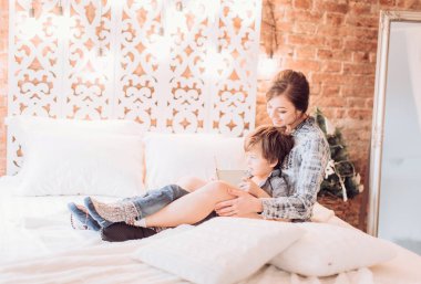 mutlu anne ve oğul portre