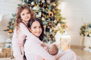 Mutlu anne ile kızı