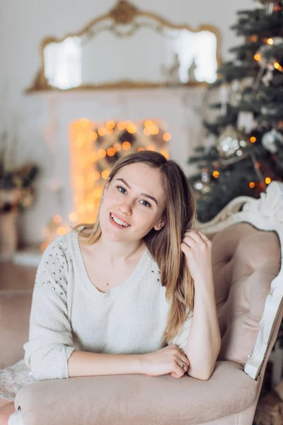 Mutlu Noel Oda kadında — Stok fotoğraf
