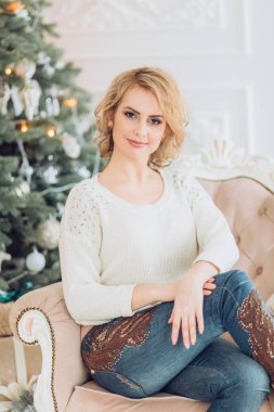 Mutlu Noel Oda kadında