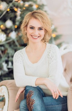 Mutlu Noel Oda kadında