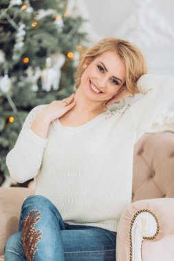 Mutlu Noel Oda kadında