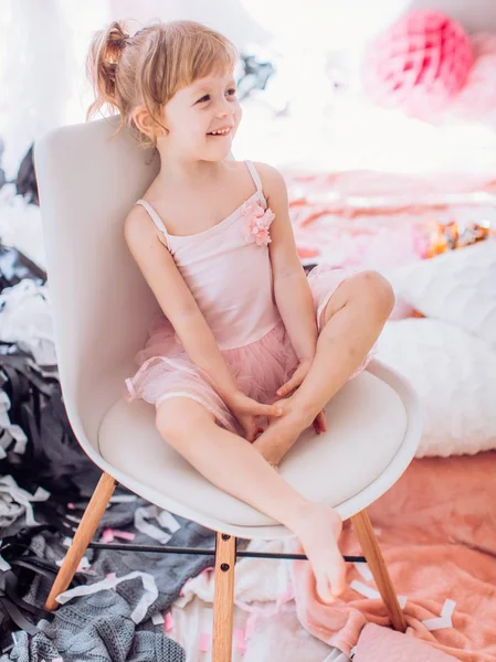 Baby girl  in room at Birthday party. — Stock Photo, Image