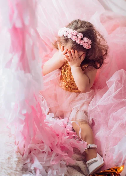 Baby girl  in room at Birthday party. — Stock Photo, Image