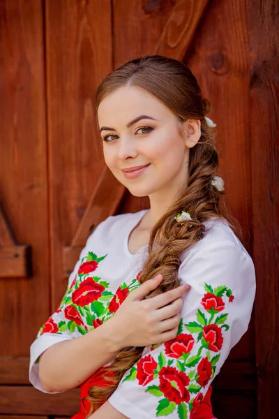 Ukrainian girl in national clothes — Stock Photo, Image