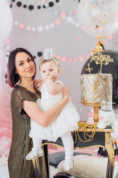 Mãe feliz com filha bonito — Fotografia de Stock