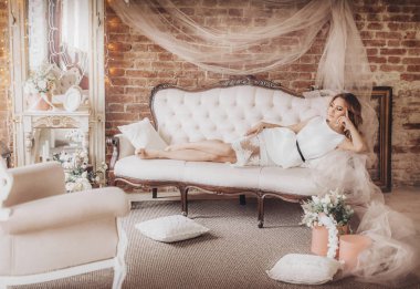 genç kadın moda Giydirme makyaj ile