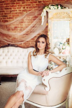 genç kadın moda Giydirme makyaj ile