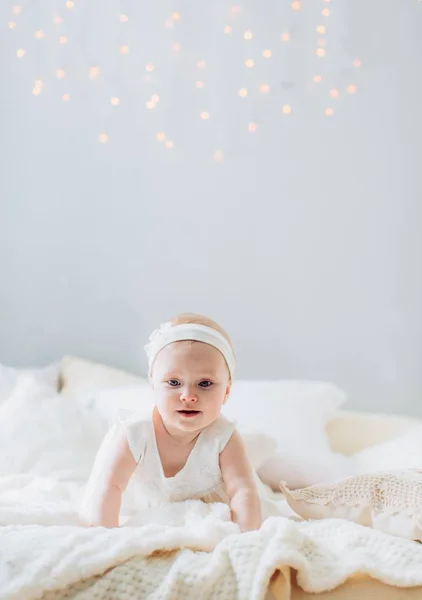 Bonito bebê menina posando — Fotografia de Stock