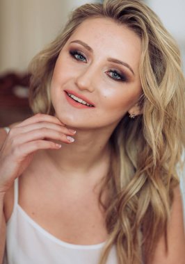  Makyaj moda giysileri olan kadın