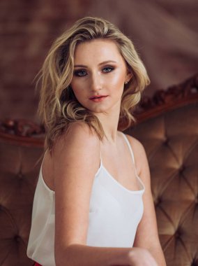  Makyaj moda giysileri olan kadın