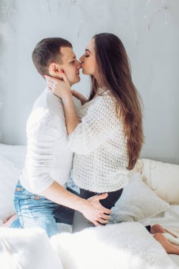 Mutlu genç çift eğlenmek