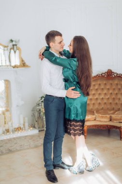 Stüdyoda güzel bir çift var.