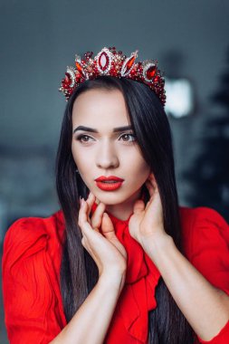 genç kadın moda Giydirme makyaj ile