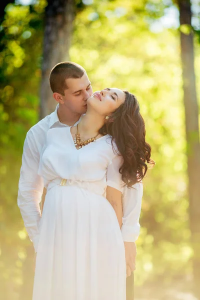 Noiva e noivo em seu dia de casamento — Fotografia de Stock