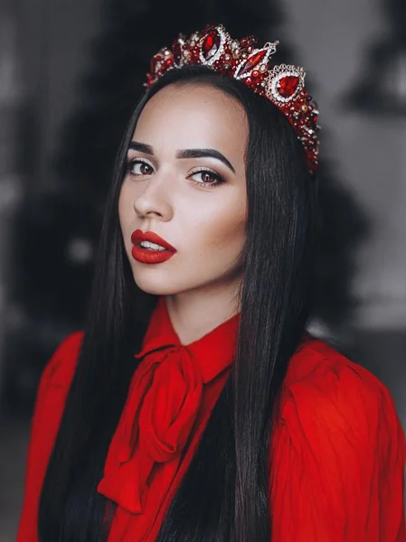 Young woman with makeup in  fashion dress — Stock Photo, Image