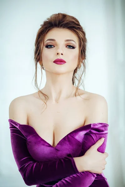 Beautiful  young  woman in velvet dress — Stock Photo, Image
