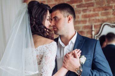güzel ve genç gelin ve damat