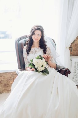 Genç gelin beyaz gelinlik