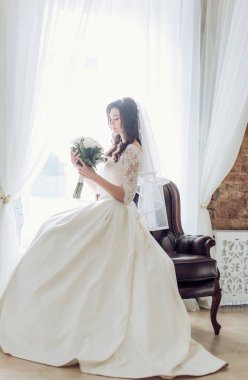  Genç gelin beyaz gelinlik