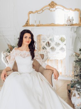  Genç gelin beyaz gelinlik