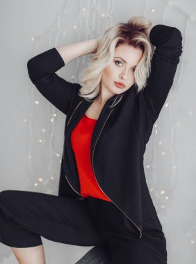 Güzel sarışın kadın.