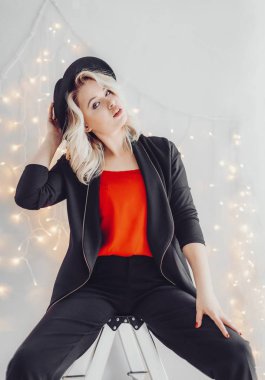 Güzel sarışın kadın.