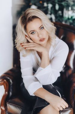 Güzel sarışın kadın.