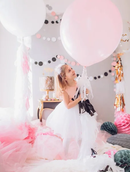 Little girl  in room at Birthday party. — Stock Photo, Image