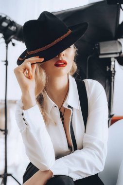  nő a smink divat ruhák