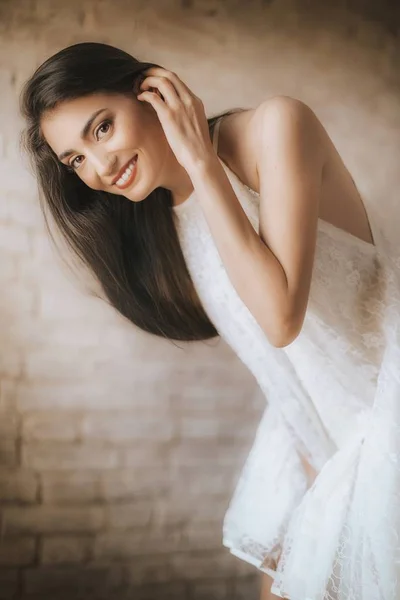 Beautiful     woman in white dress — Stock Photo, Image
