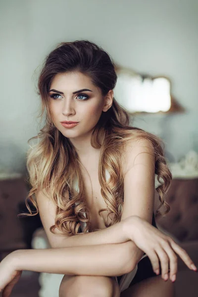 Krásná mladá blond žena — Stock fotografie