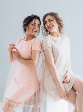 Makyaj güzel genç kadınlarla