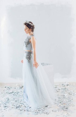  genç kadın moda elbise