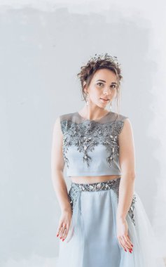  genç kadın moda elbise