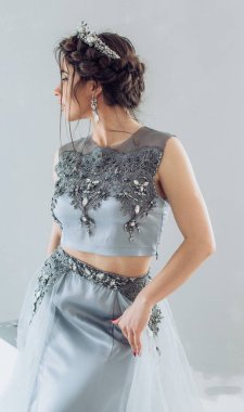  genç kadın moda elbise